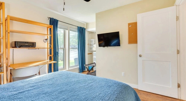 Коттедж Austin Home Near Zilker Park w/ Yard: Pets Allowed