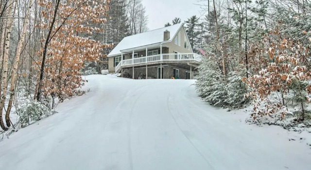 Коттедж Family Ski Getaway w/ Hot Tub, Near Cranmore!