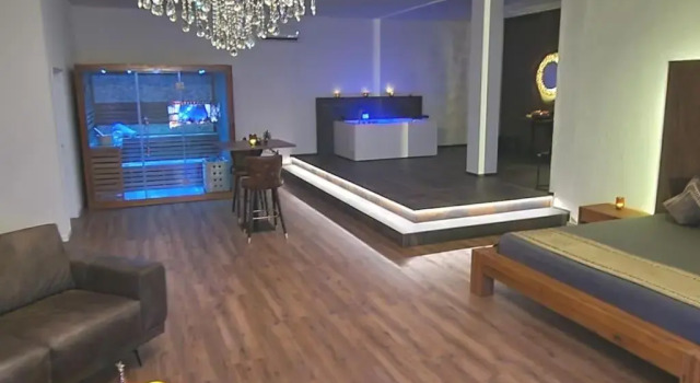 Люкс Privat-Spa mit Whirlpool und Sauna in Sursee