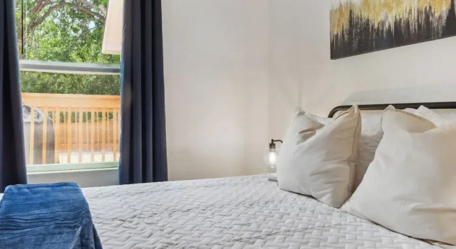 Your Amazing 3br/2ba Downtown Delight!, Book Feriehus Sommerhuse i Bexar County, Hytte