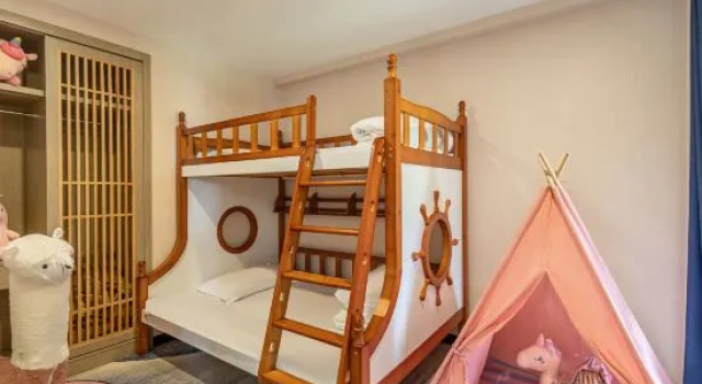 Двухместный люкс Deluxe Tang Golf Garden Hotel (Yunjing Road, Kunming Economic Development Zone)