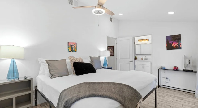Hummingbird House w/ BBQ in Downtown Phoenix, Забронировать Дом для отпуска Виллы Финикс, рядом с Orpheum Theatre Phoenix, Вилла