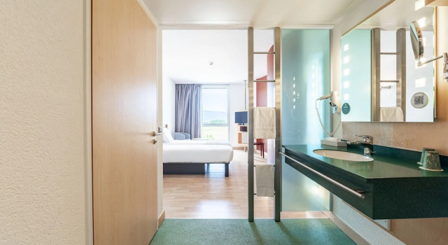 Трёхместный номер B&B HOTEL Lully 3 Lakes