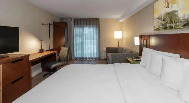 Номер Superior Comfort Inn Cambridge - Highway 401