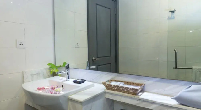 Номер Deluxe c 1 комнатой с балконом и с видом на сад Damrei Residence & Spa