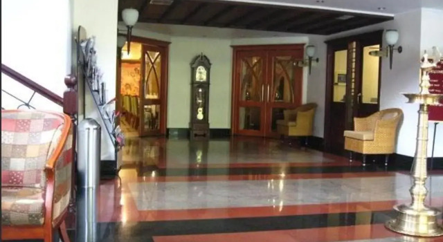 OYO 4806 Holiday Hotel