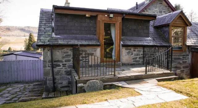 Charming 2 bedroom cottage with free parking., Buchen Sie Ferienhaus Hotels in Schottland mit Parkplatz, Parkplätze