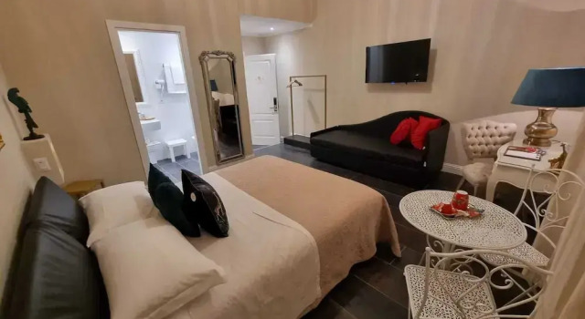 Трёхместный номер Luxury Domus Aurea Luxury