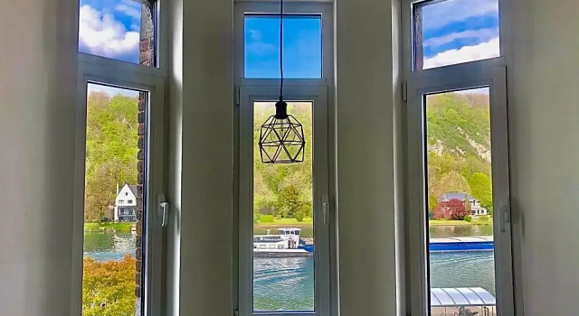 Mes Caprices B&B Villa Mosan Bord de Meuse, Забронировать Отель «постель и завтрак» Отели провинции Намюра с парковкой, Парковка