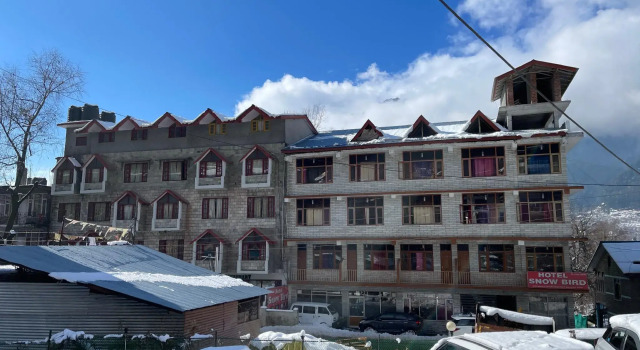 Hotel Snow Bird, Забронировать Отель Отели Манали с парковкой, Парковка