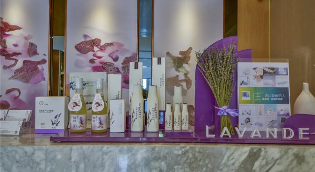 Люкс Deluxe Lavande Hotels Dali Erhai Park