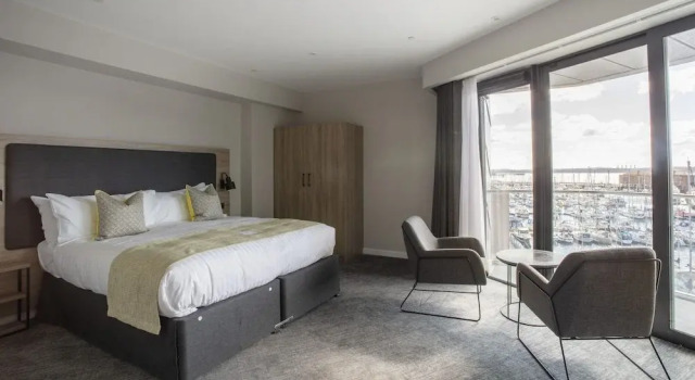 Номер Deluxe с балконом и с видом на воду Tŷ Milford Waterfront