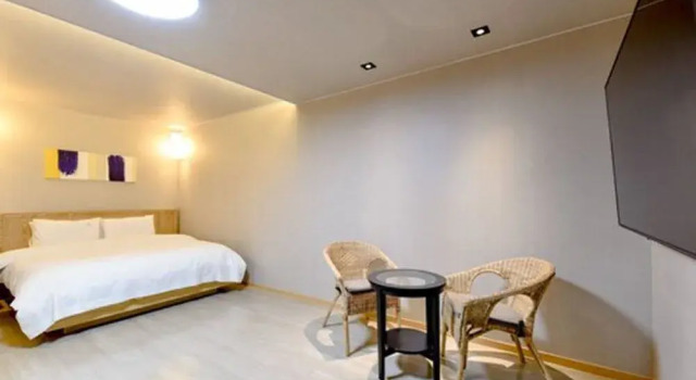 E-Stay Hotel