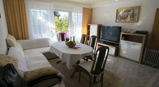 Apartments Juric-on Quiet Location