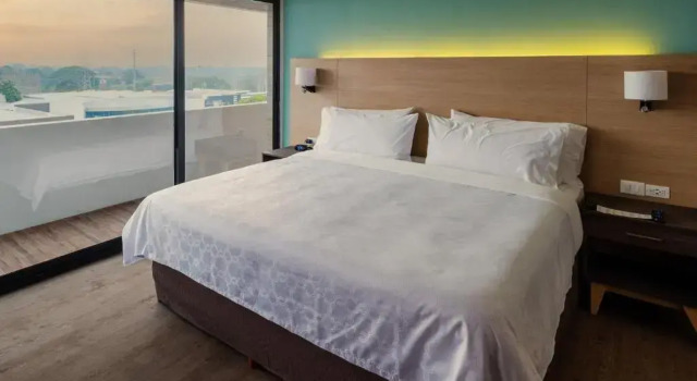 Люкс c 1 комнатой с балконом Staybridge Suites Villahermosa  by IHG