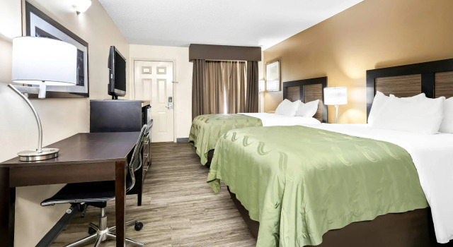 Camera quadrupla Standard Quality Inn Decatur River City