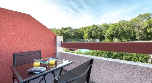 Номер Standard Les Pins Blancs en Provence