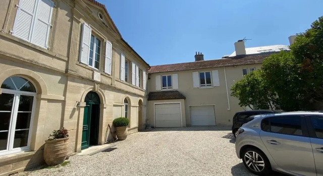 Apartment in Arromanches Near Sandy Beach