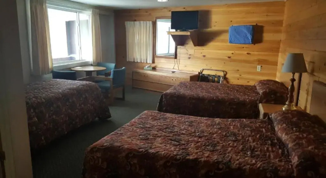 Трёхместный номер Standard с балконом Clark's Beach Motel
