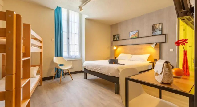 Четырёхместный семейный номер Standard ibis Blois Centre Château