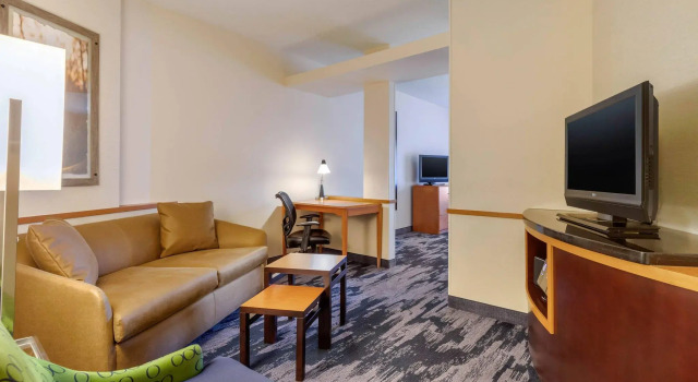 Четырёхместный полулюкс Fairfield Inn & Suites by Marriott Rockford