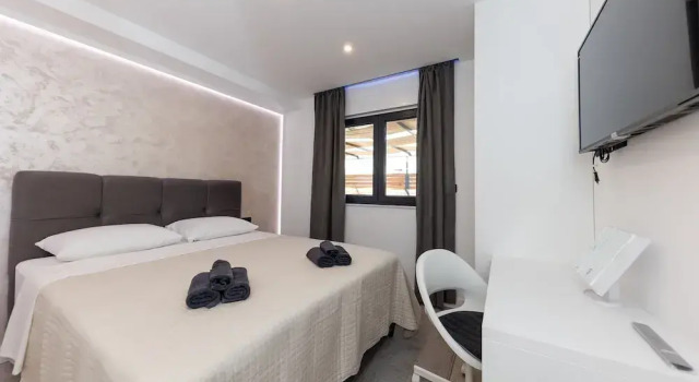 Orange Apartment - Okrug Gornji Seaside Retreat