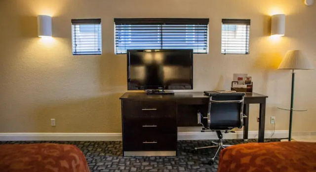 Двухместный люкс Marinwood Inn & Suites