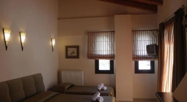 Трёхместный номер Standard Ahilion Hotel