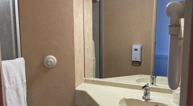 Номер Standard Brit Hotel Essentiel Moulins Avermes