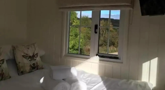 Cabin for 2 With Walks, Wifi, bat and Restaurant