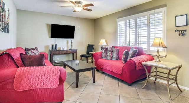 Quiet Family Home w/ Patio ~ 4 Mi to Utep, Airport, Rezerwuj Hotel Hotele w El Paso z parkingiem, Parking