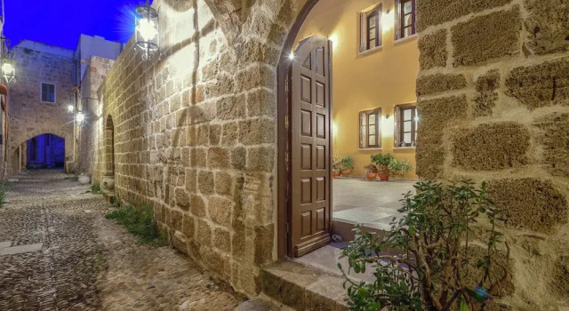 Spanish Knights Inn, Забронировать Апарт-отель Апарт-отели острова Родоса, рядом с Дворец Великого Магистра рыцарей Родоса, Апарт-отель