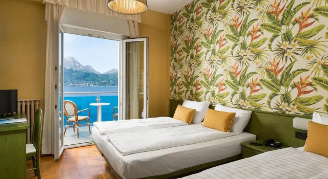 Трёхместный номер Standard с балконом и с видом на озеро Hotel Caribe by Double Hospitality