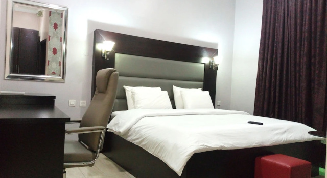 Номер Premium Somerset Suites