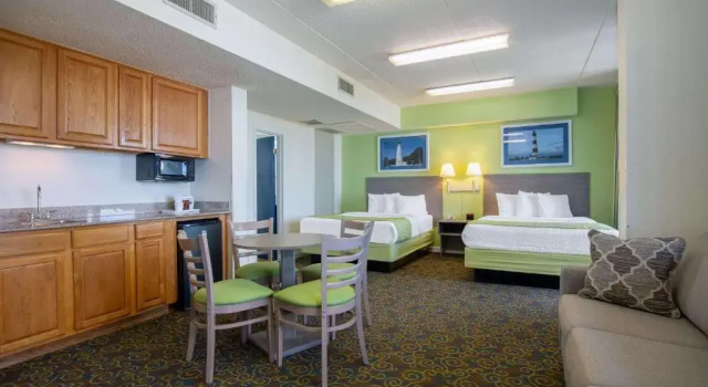 Четырёхместный Studio Suite Travelodge by Wyndham Outer Banks/Kill Devil Hills
