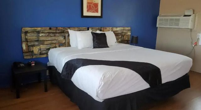 Номер Standard PineCrest Inn & Suites