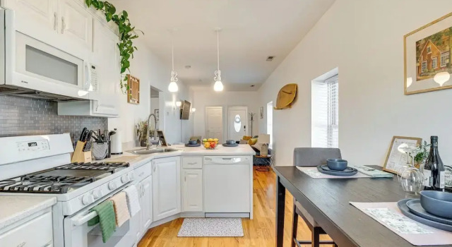 Walk to Beach: Keansburg Home w/ Patio & Fire Pit!, Rezervasyon Tatil Evi Keansburg New Jersey