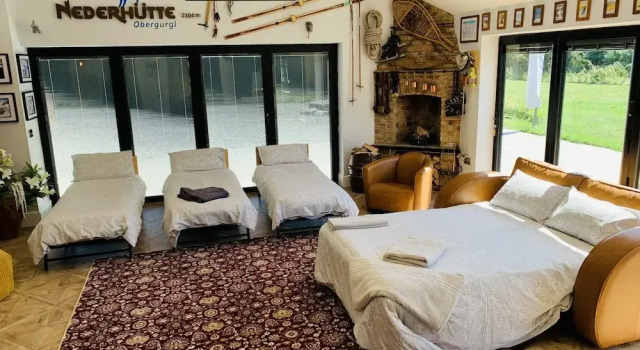 Luxury Studio Cottage at Foot of Yorkshire Wolds, Varaa Lomakoti Mökit kohteessa Merseyside, Mökki