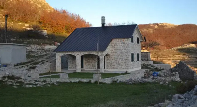 Guest House Lovcen, Reservar Casa de hóspedes Hotéis em Cetinje County com estacionamento, Estacionamento