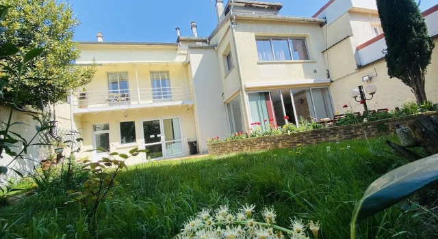 Reims Sherpa Guest House, Забронировать Гостевой дом Отели Реймса с завтраком, рядом с Музей капитуляции, Завтраки