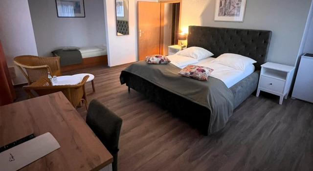 Трёхместный номер Economy с видом на канал Hotel Exquisit