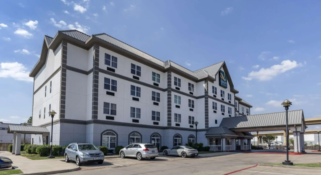 Quality Inn & Suites I-35 E / Walnut Hill