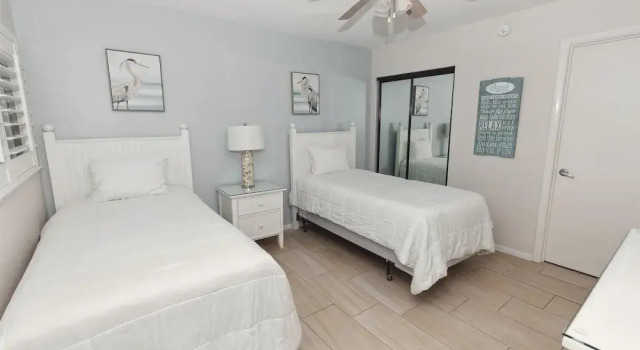 Beach House 402d 2 Bedroom Condo by RedAwning, Varaa Huoneisto Hotellit Emerald Coast uima-altaalla, Uima-allas
