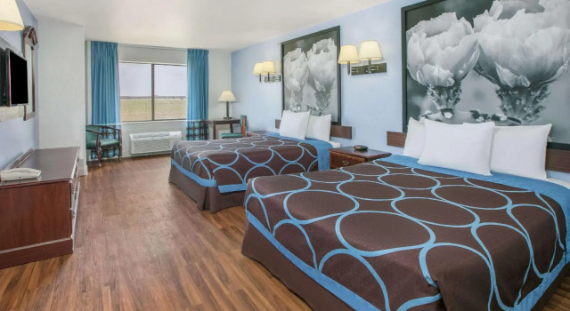 Четырёхместный номер Standard Super 8 by Wyndham Garland North Dallas Area