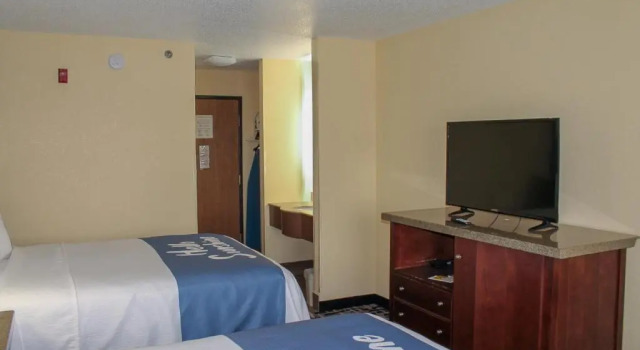 Четырёхместный номер Standard Days Inn by Wyndham Batavia Ohio