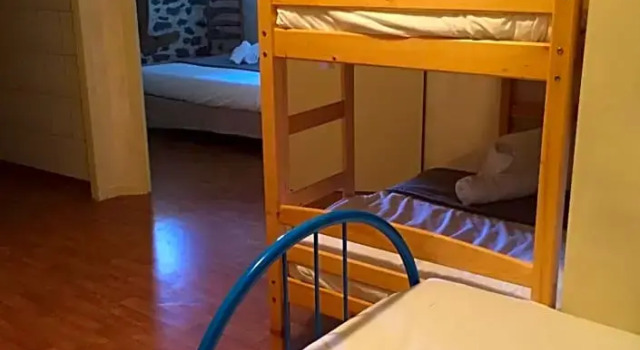 Auberge Les Fontilles, Book Hostel / Vandrerhjem Hostels i Cantal, Hostel / Vandrerhjem