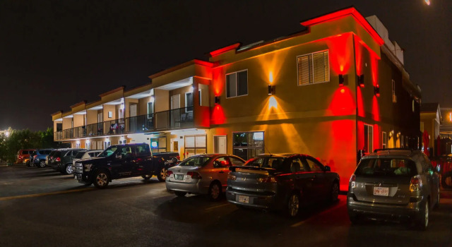 Sahara Courtyard Inn, Đặt Khách sạn mini Penticton 