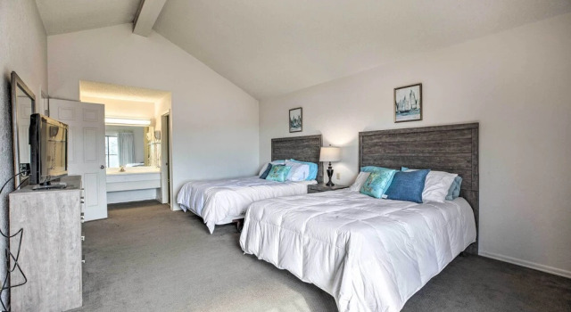 Коттедж с 4 комнатами Resort Perks: Spacious Lake of the Ozarks Home