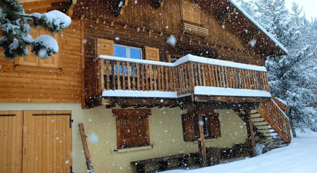 Chalet With 4 Bedrooms in Saint-chaffrey, With Wonderful Mountain View, Varaa Mökki Saint-Chaffrey 