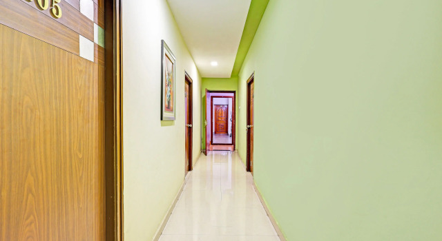 Super Townhouse Seethammadhara Junction Formerly Vijaya Residency, Rezervovat Hotel Hotely v Rasapūdipalem s parkováním, Parkování